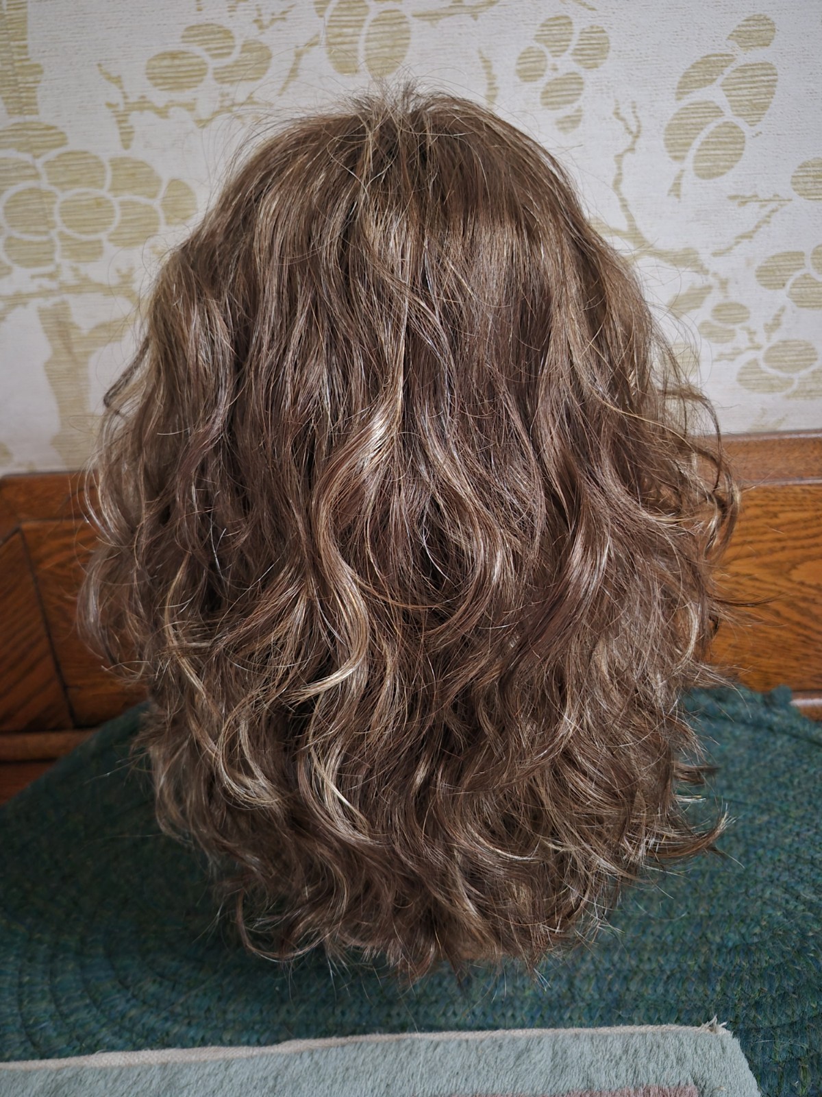 Layered Wavy ESTETICA FINN R8/26H Wig Classic Cap Side-Part 11-20in Women