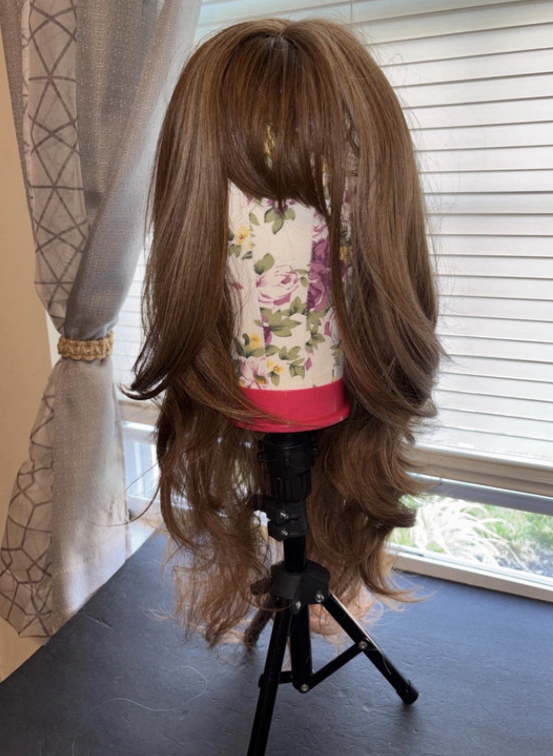 Lady Grayy 24” blonde, honey, brown highlighted wig
