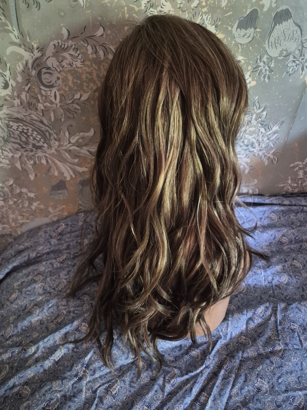 Estetica Designs Verona Monofilament Synthetic Wavy Layered Wig R8/26H New