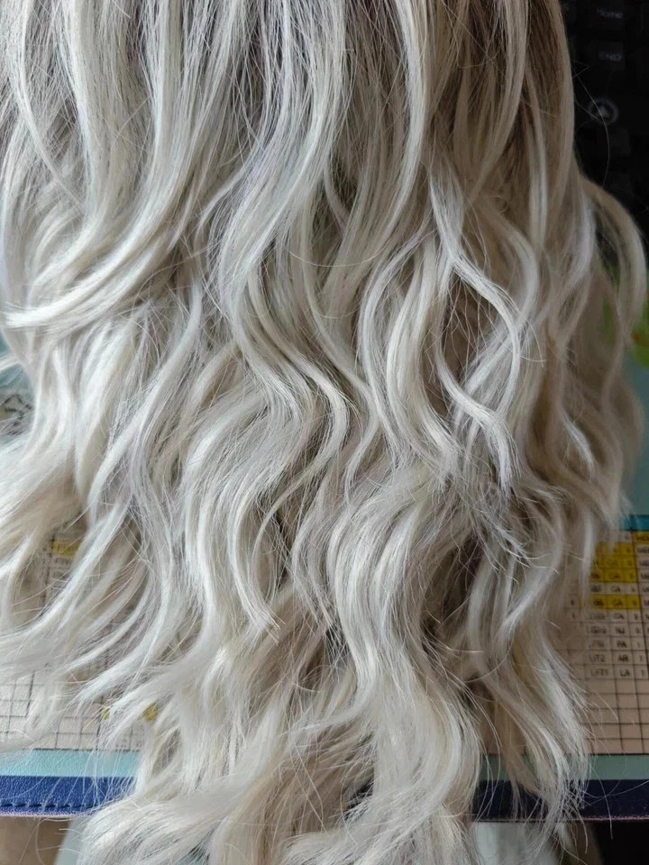 Short Silver Ombre Gray Wavy Wig Shoulder Length Bob Wig with Bangs for Women