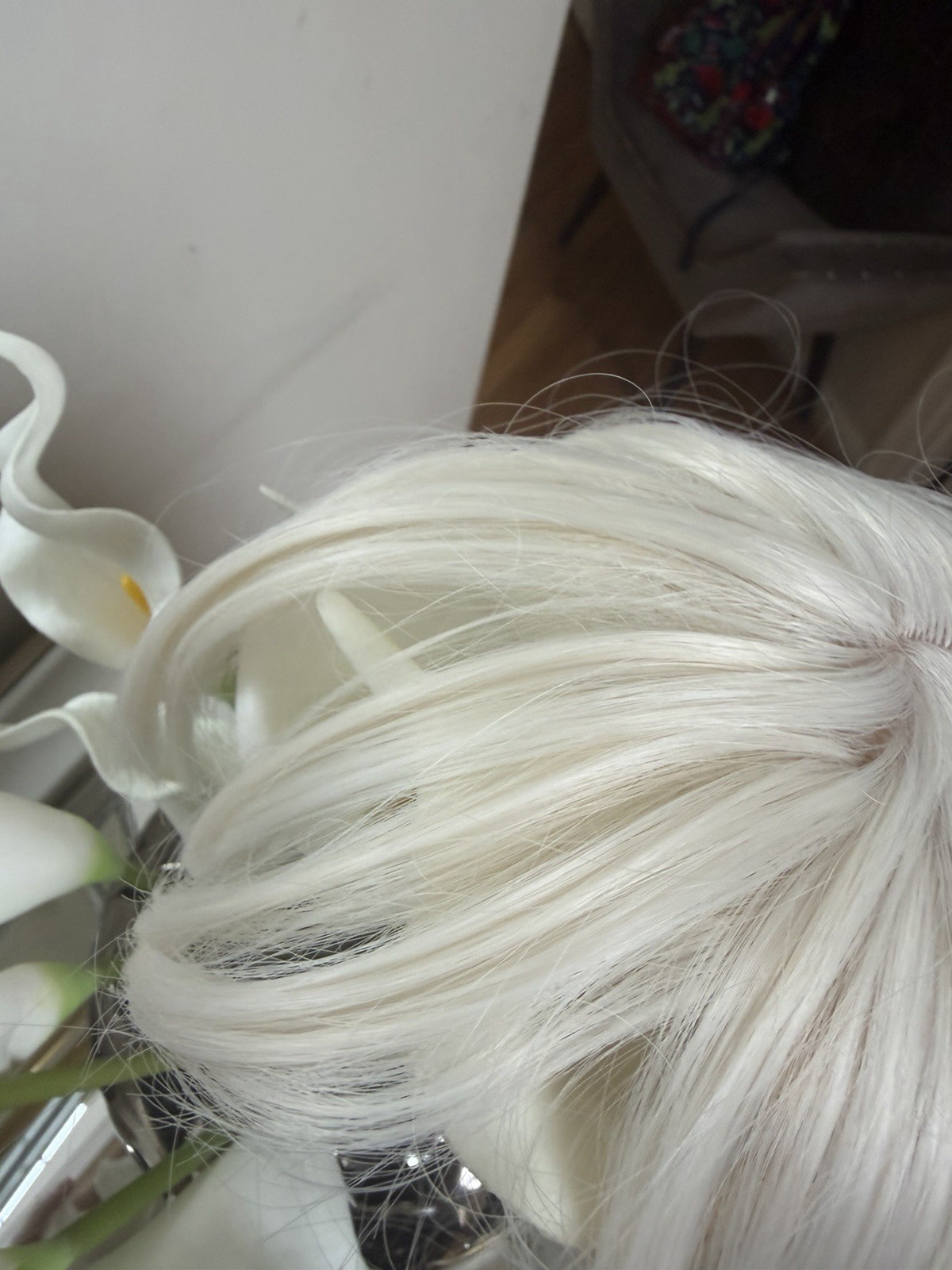 Focus Queen Beauty 26 in Platinum Blond Synthetic Wig Classic Cap Middle-Part