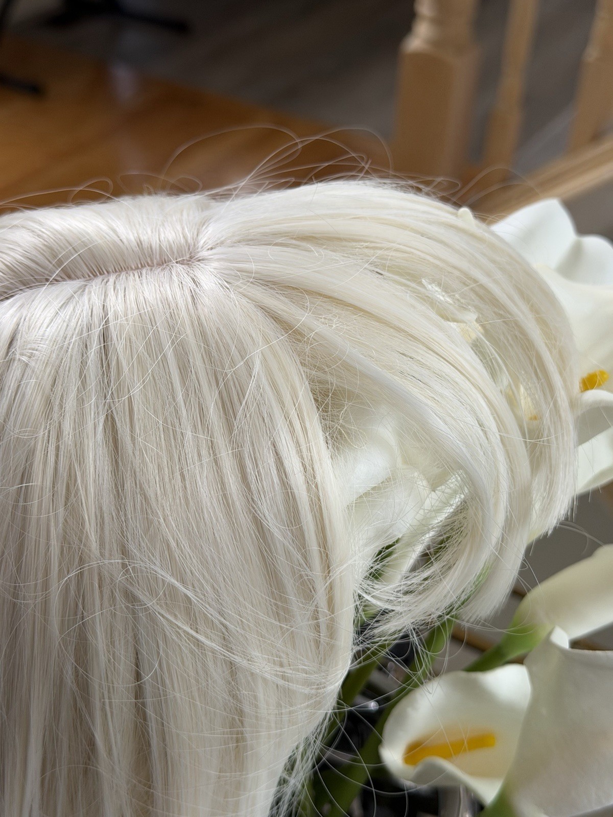 Focus Queen Beauty 26 in Platinum Blond Synthetic Wig Classic Cap Middle-Part