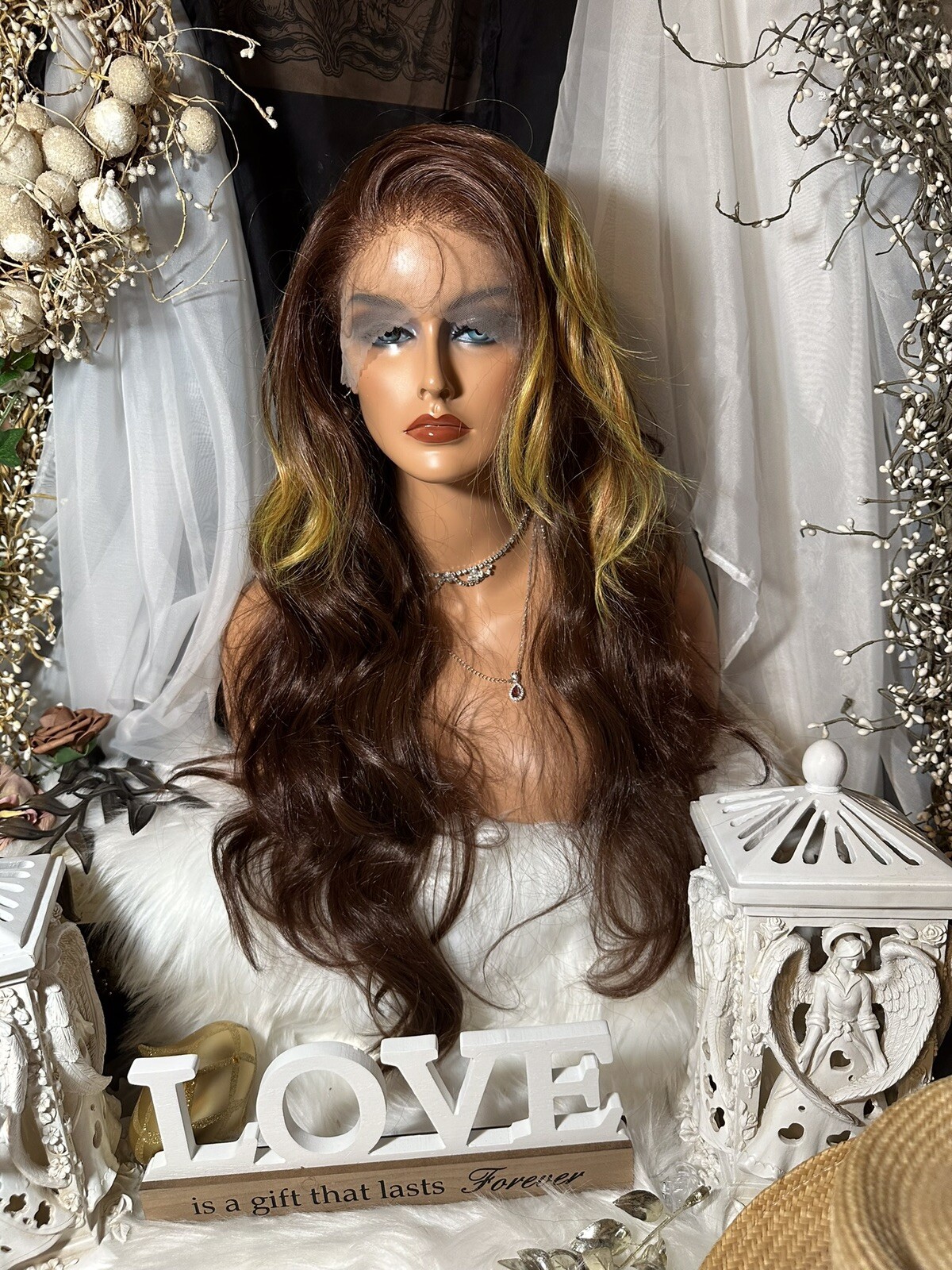 STUNNING! 30” LONG, BURGUNDY W/GOLD FF , WHOLE LACE TOP, FREE PART WIG💋