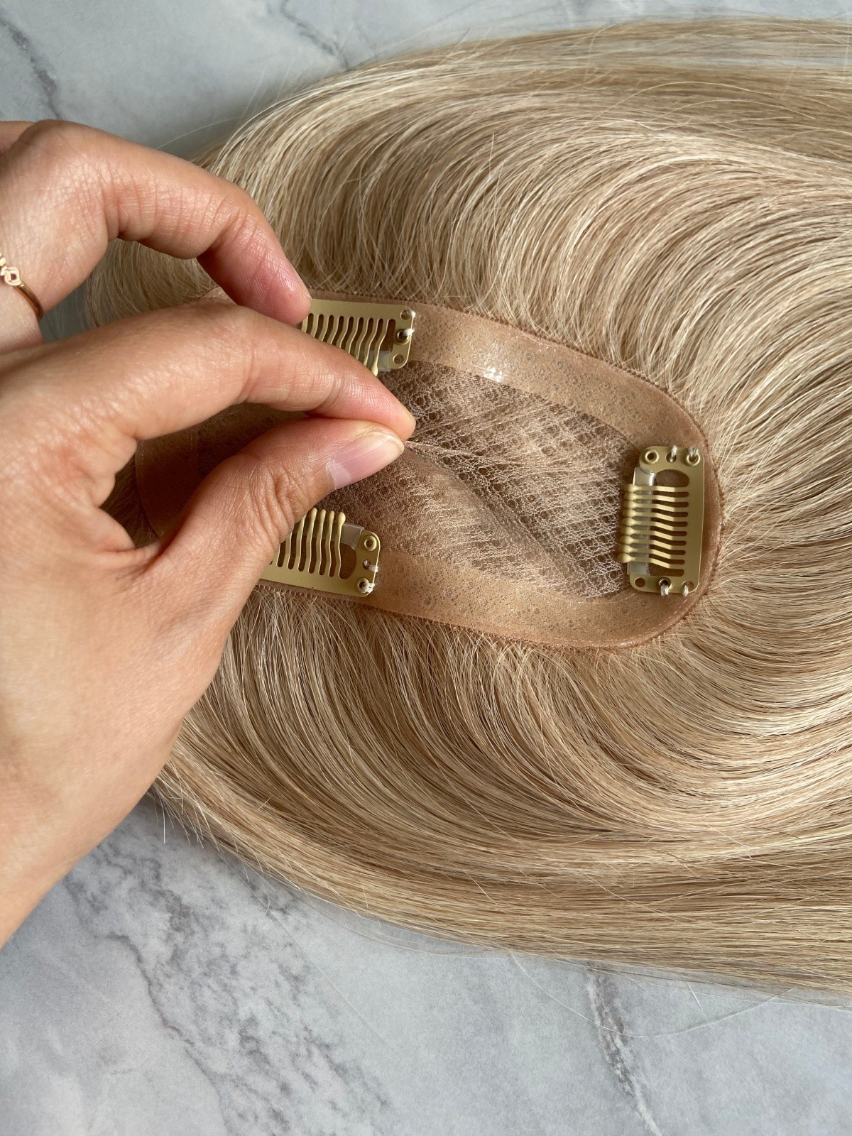 100% HUMAN HAIR CLIP IN 3X5 MONO TOPPER HONEY BROWN W/BLONDE HIGHLIGHTS 14″ 16″