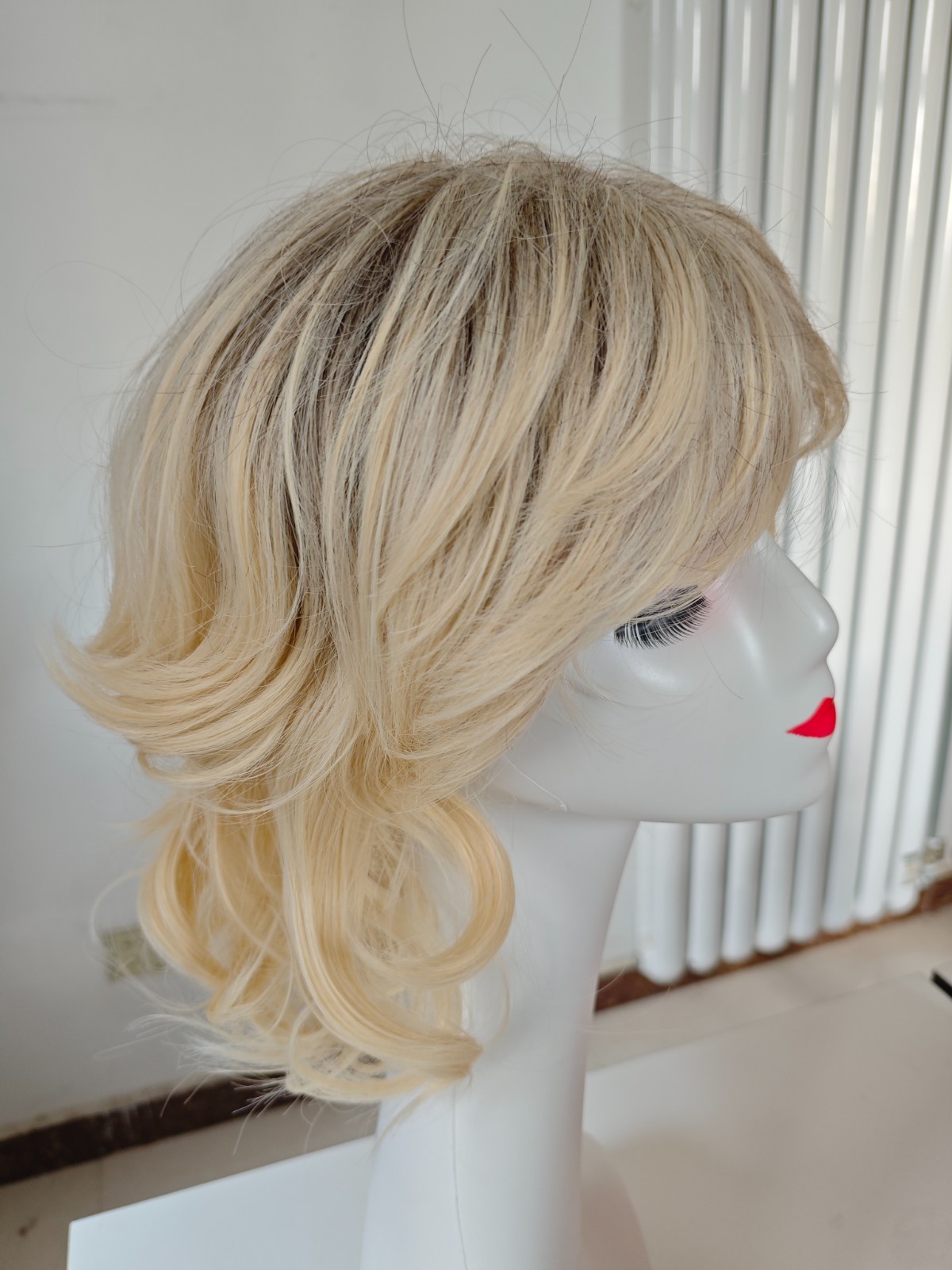 Medium Wavy Dark Roots Blonde 613 Soft Synthetic Hair Wig Women Natural Curly