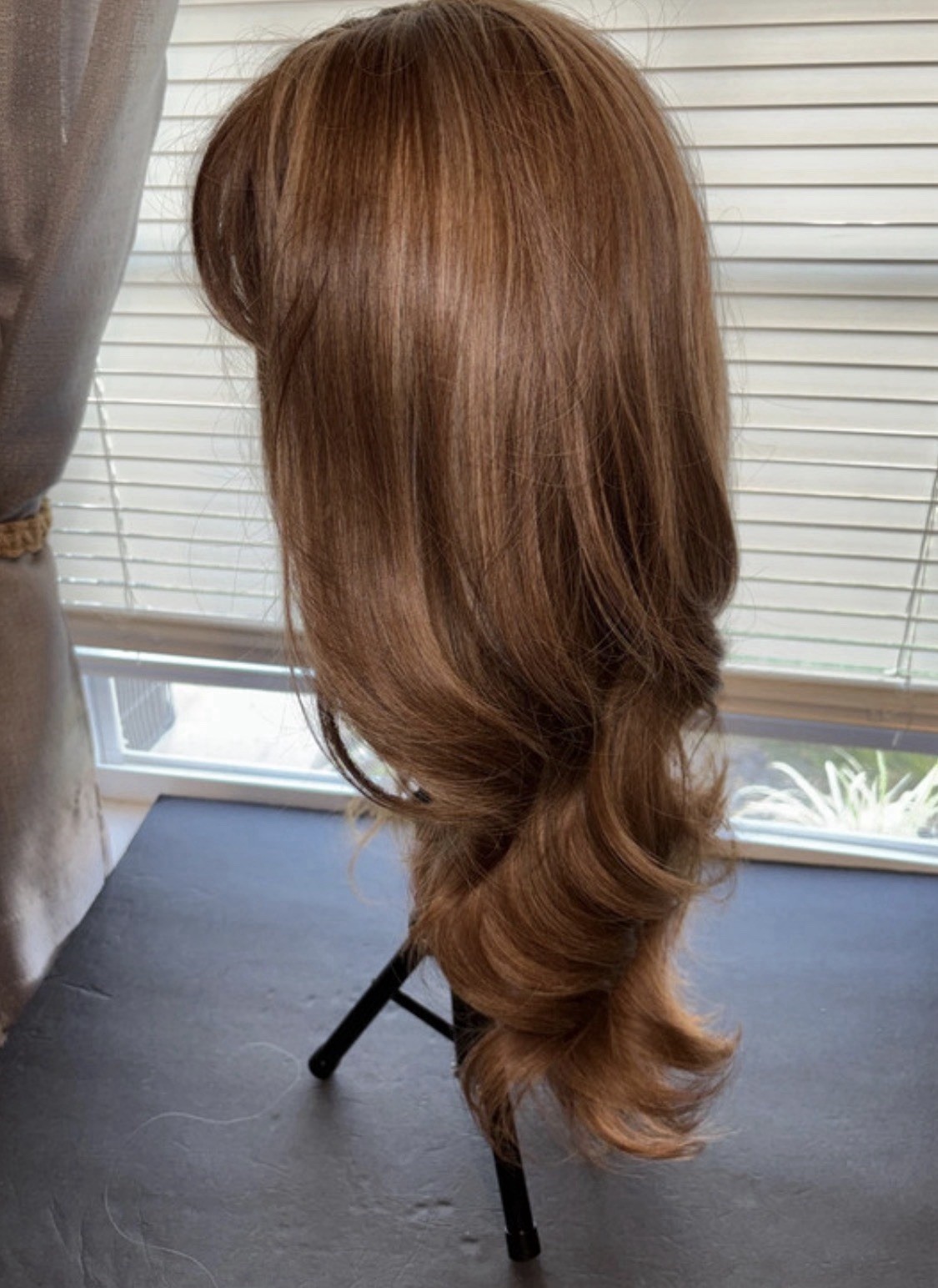 Lady Grayy 24” blonde, honey, brown highlighted wig