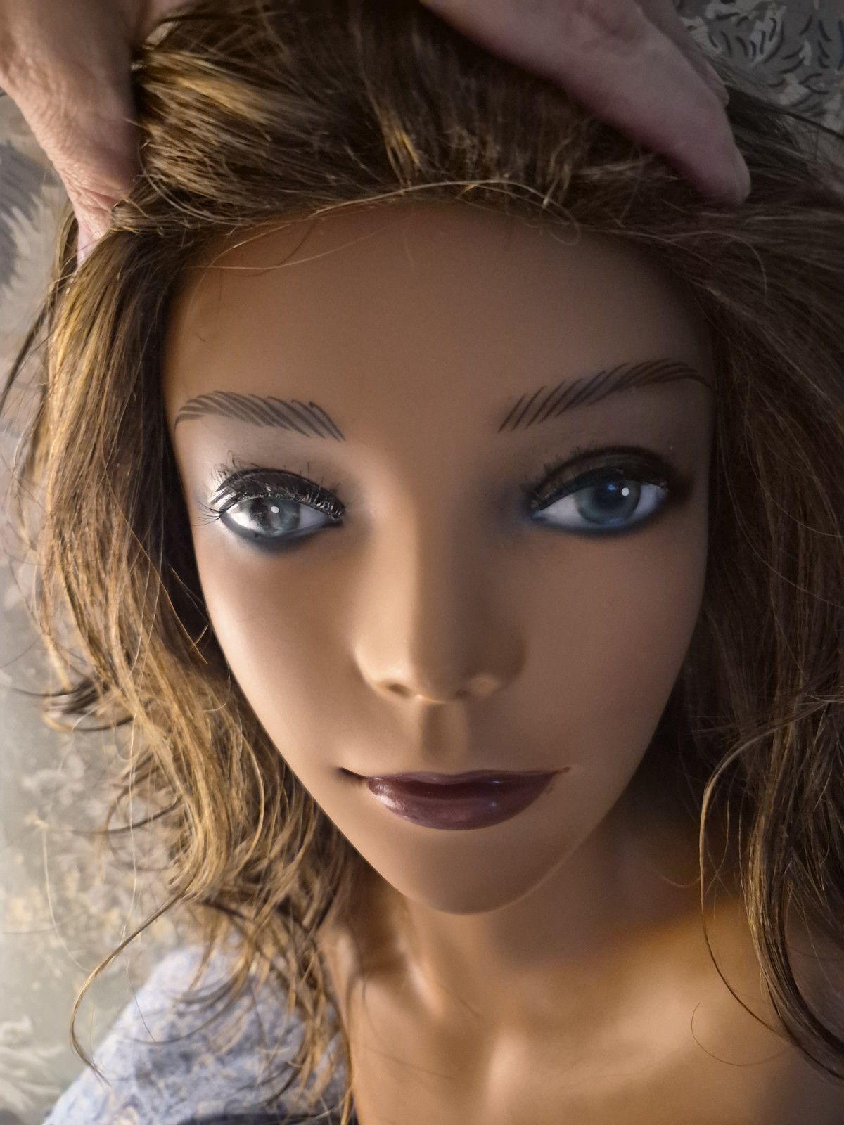 Estetica Classique Collection Classic Cap Wavy Wig Caramel/Kiss REEVES wore 1x