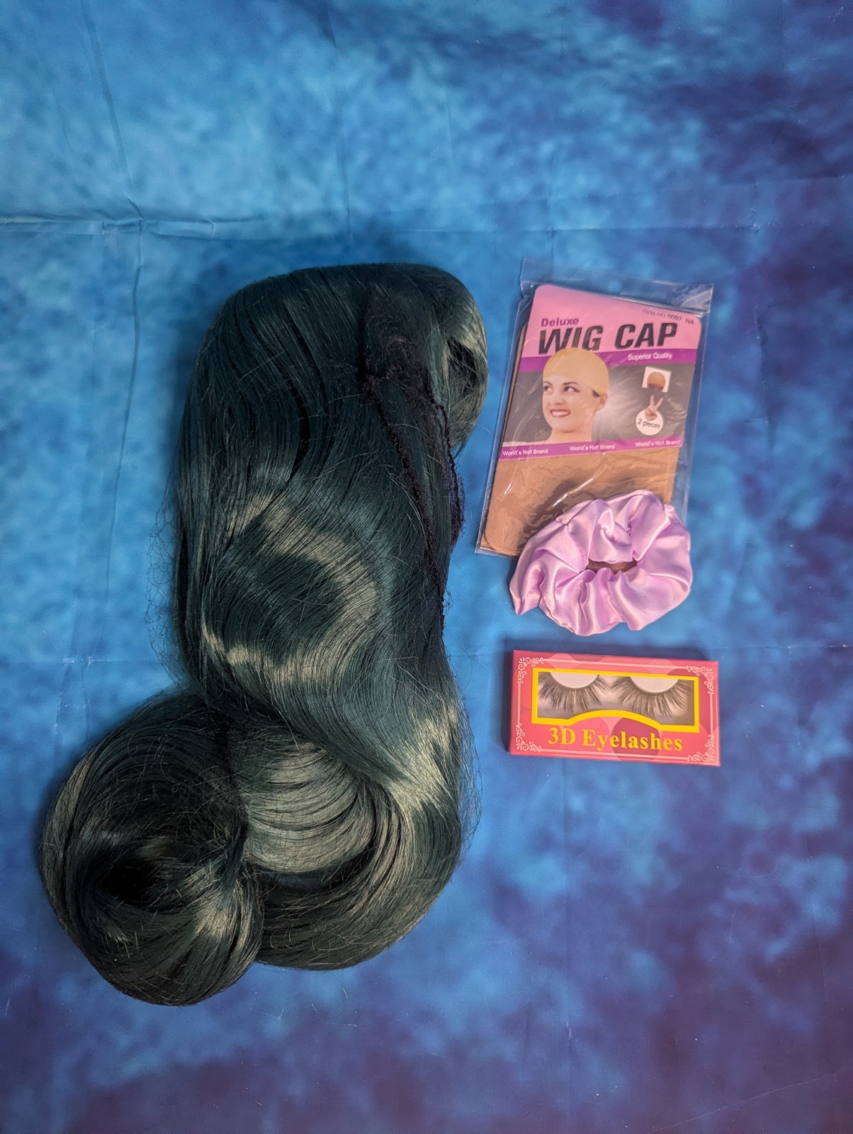 T Color 24″ Green Synthetic Wig With Bangs NIB All Accessories Included Cosplay