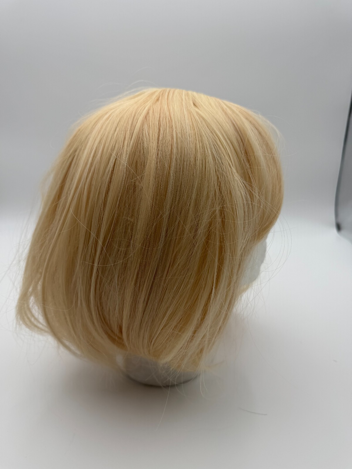 Short Blonde Layered Bob Wig