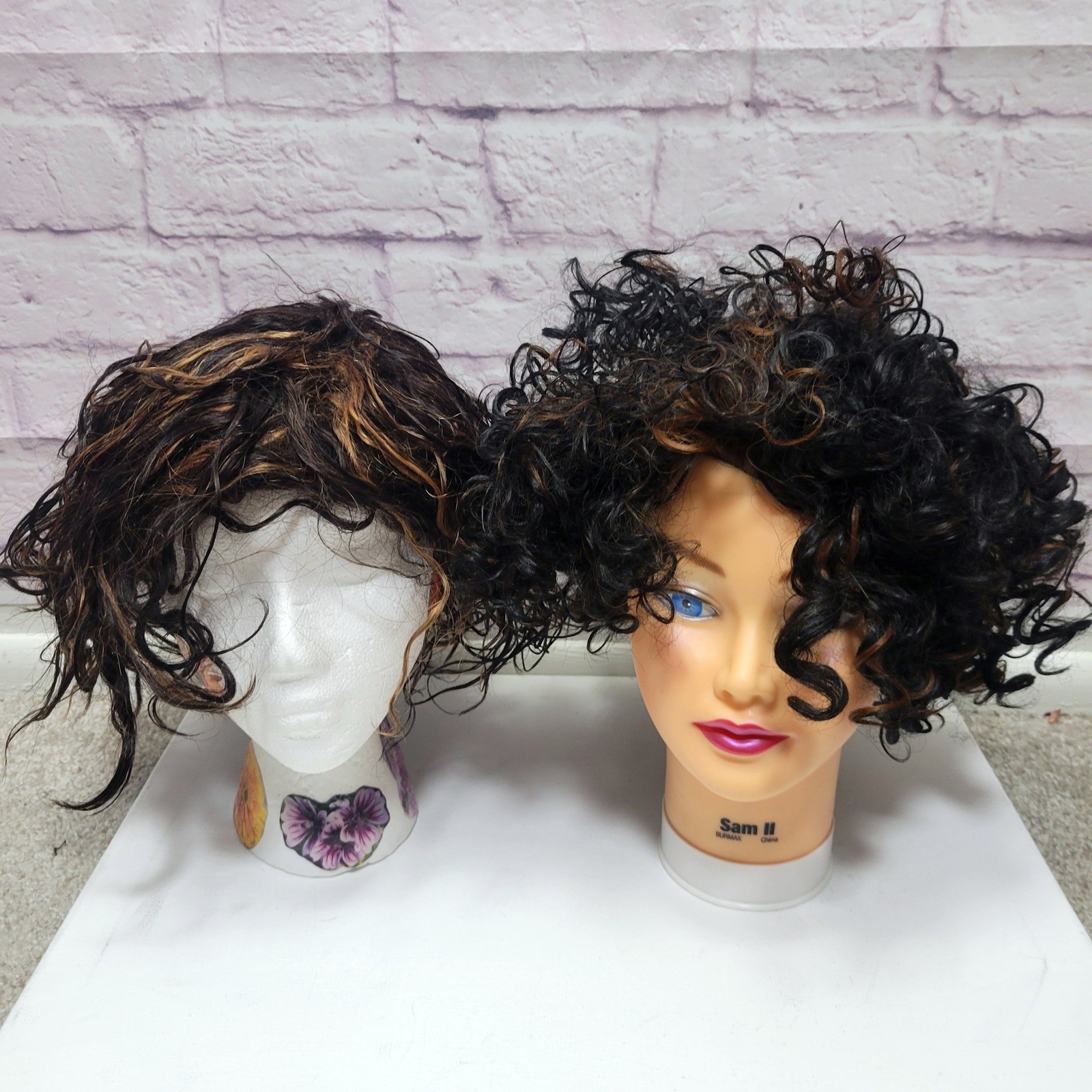 Lot 23 Pre-Owned Mixed Wigs Short Black Brunette Curly Vanessa Foxy Silver *READ