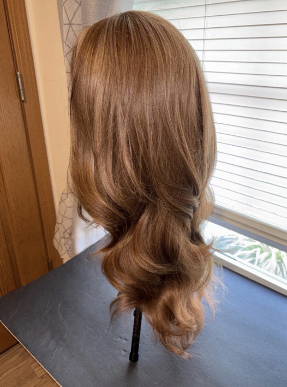 Lady Grayy 24” blonde, honey, brown highlighted wig