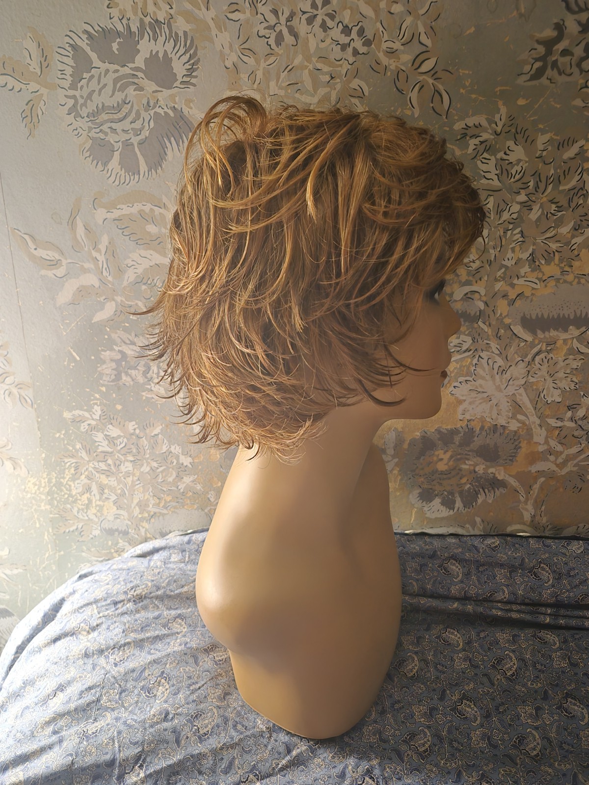 Raquel Welch Layered Short Synthetic Wig Classic Cap Large Adjustable Free-Part