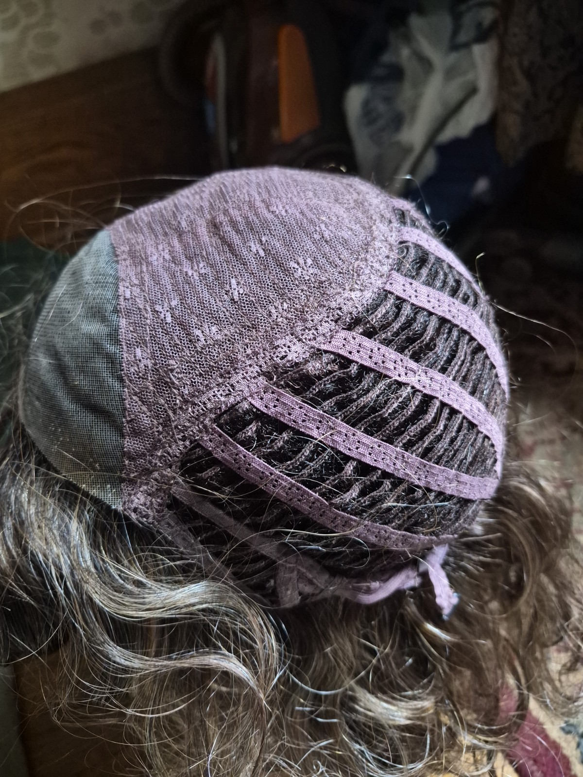Layered Wavy ESTETICA FINN R8/26H Wig Classic Cap Side-Part 11-20in Women
