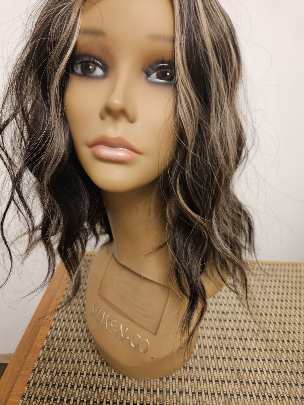 MEDIUM BROWN HIGHLIGHTS SHORT WAVY HAIR WIG LACE FRONT NEW