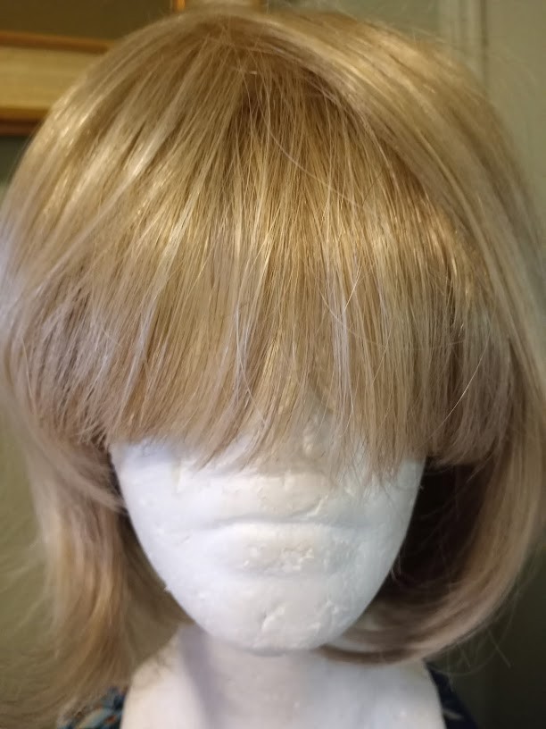 Estetica R25LF123 A-Line Bob Golden Blonde Wig w/ Stretch cap (68)