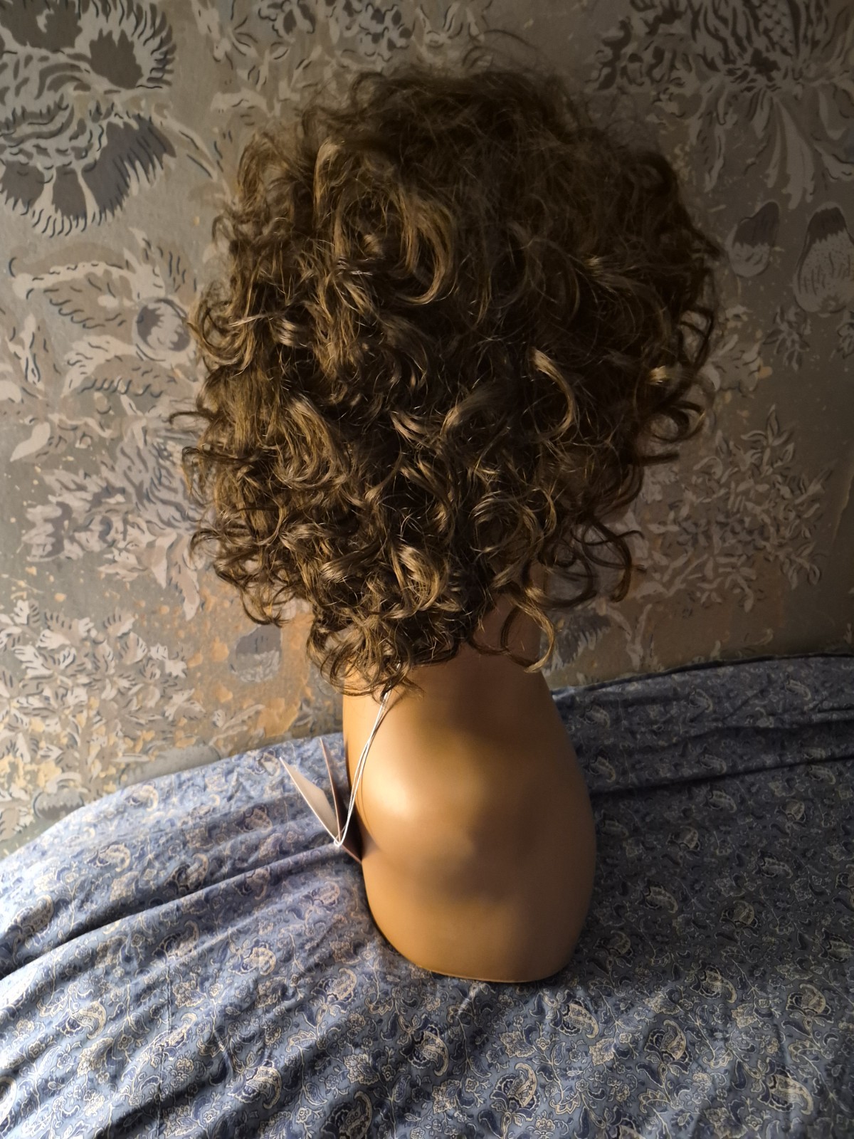 Paula Young CAITLYN 8 Short Curly Layered Synthetic Wig Medium Brown AVG