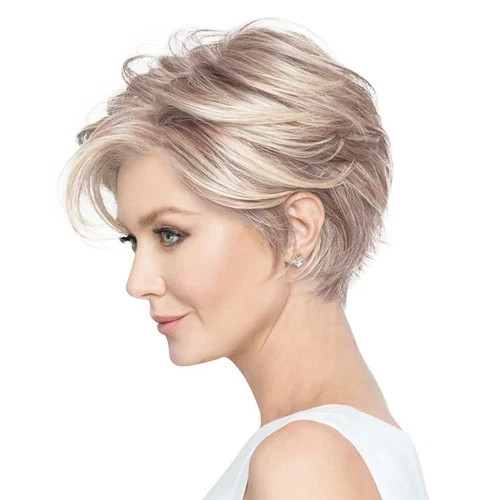 Raquel Welch AHEAD OF THE CURVE: Mid-length wig RL16/22 Iced Sweet cream