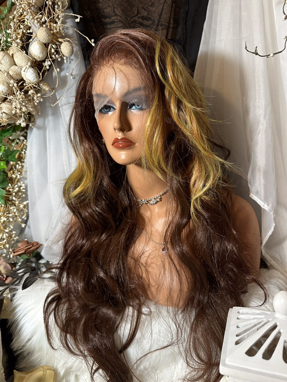 STUNNING! 30” LONG, BURGUNDY W/GOLD FF , WHOLE LACE TOP, FREE PART WIG💋