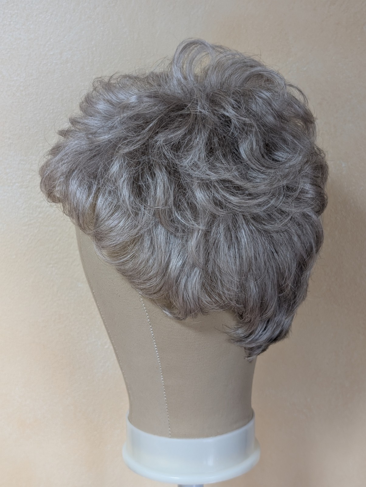Short Wavy Pixie Wig Silver Gray Ash Blonde Layered Synthetic Avg Fashion Club