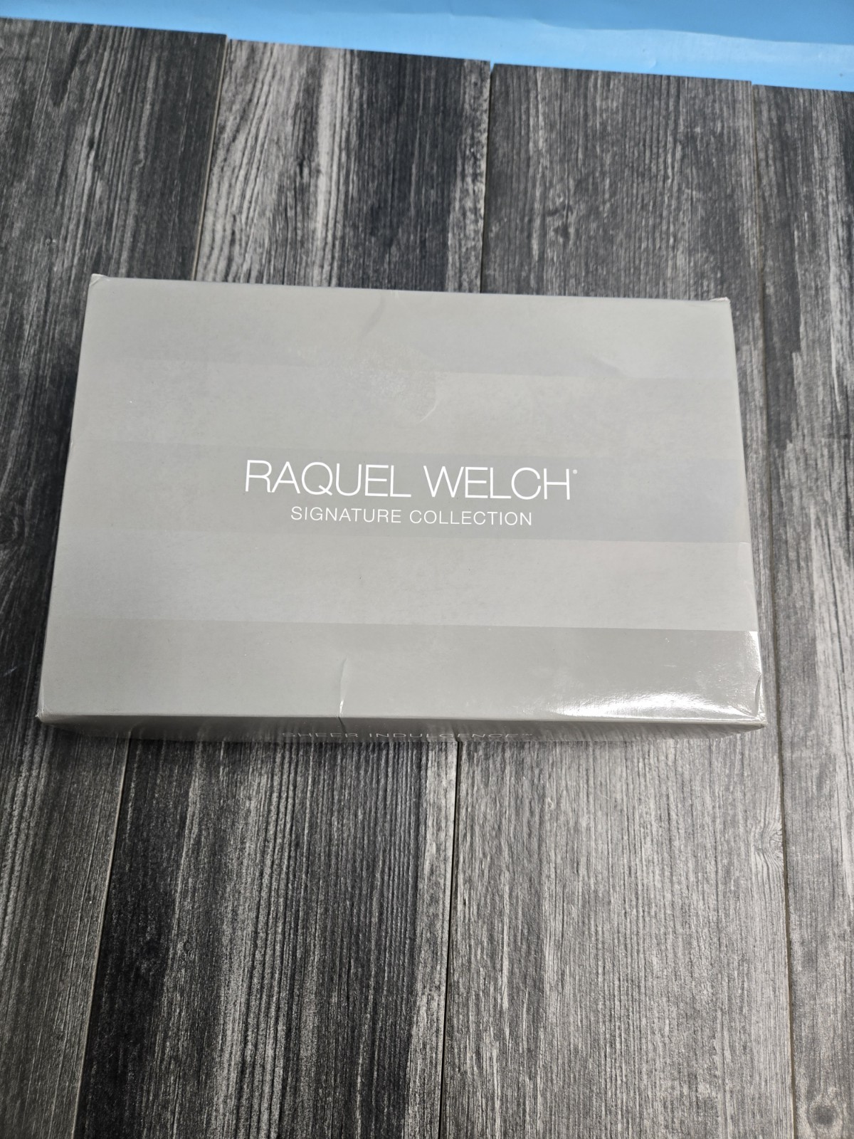 Raquel Welch Signature Collection RL4/6 Black Coffee Regular Wavy Wig