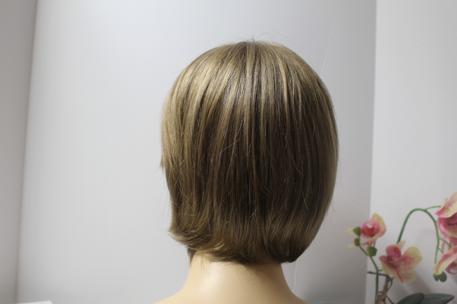 ENVY wig ALYSSA NEW never worn Color: Toasted Sesame Care Instructions in box