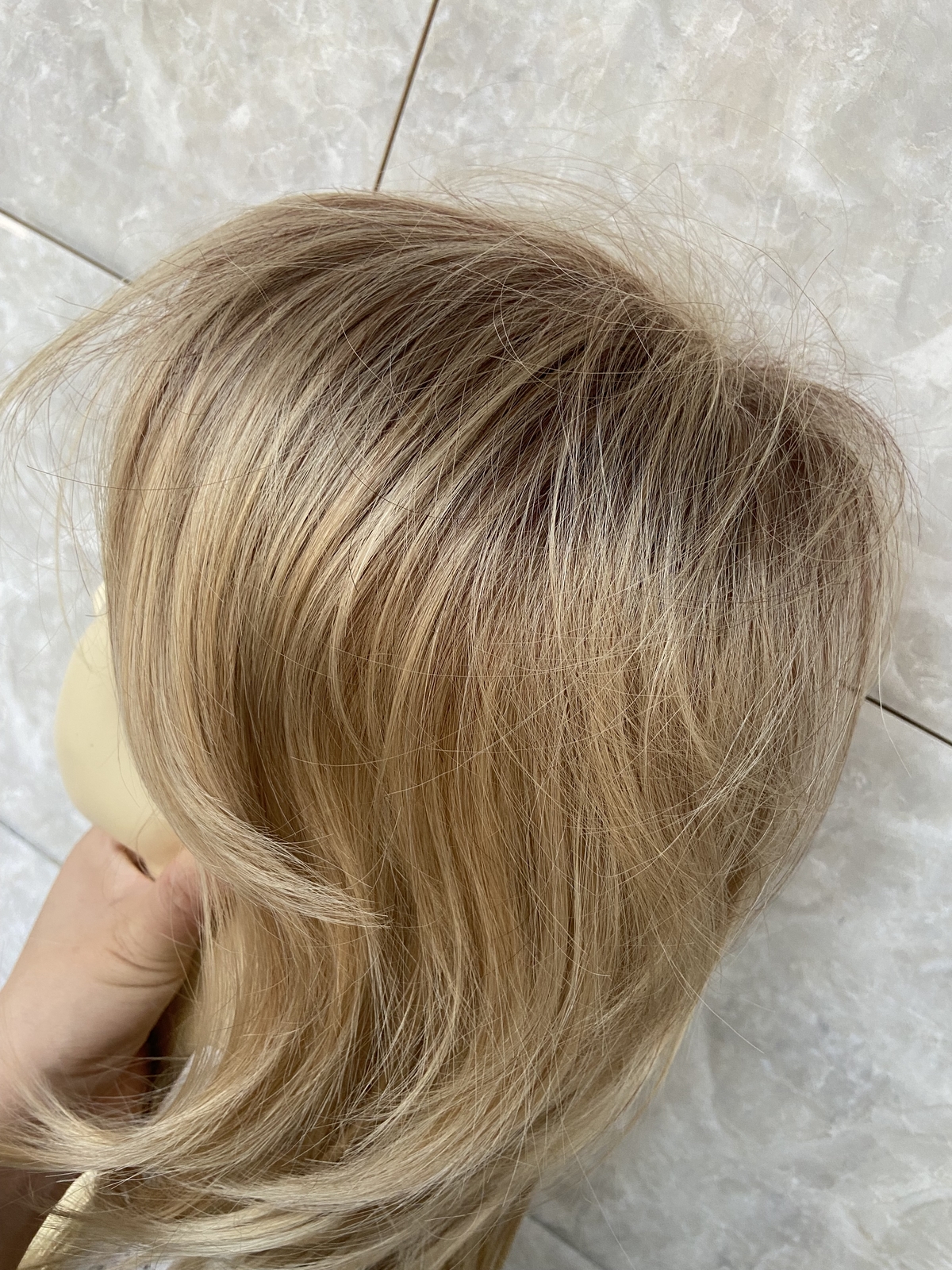 Medium Length Blonde Mix Straight Synthetic Hair Wigs Super Soft Natural Fashion