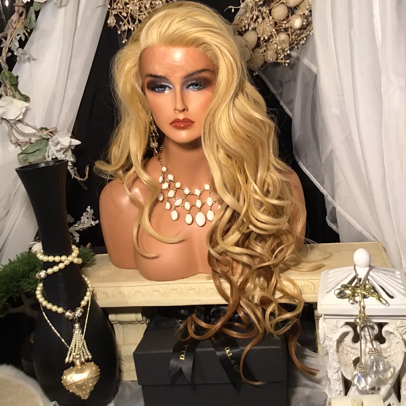 GORGEOUS! 32” OMBRE’ GOLD BLONDE TO STRAWBERRY BLONDE, HH BLEND, FREE PART WIG💋