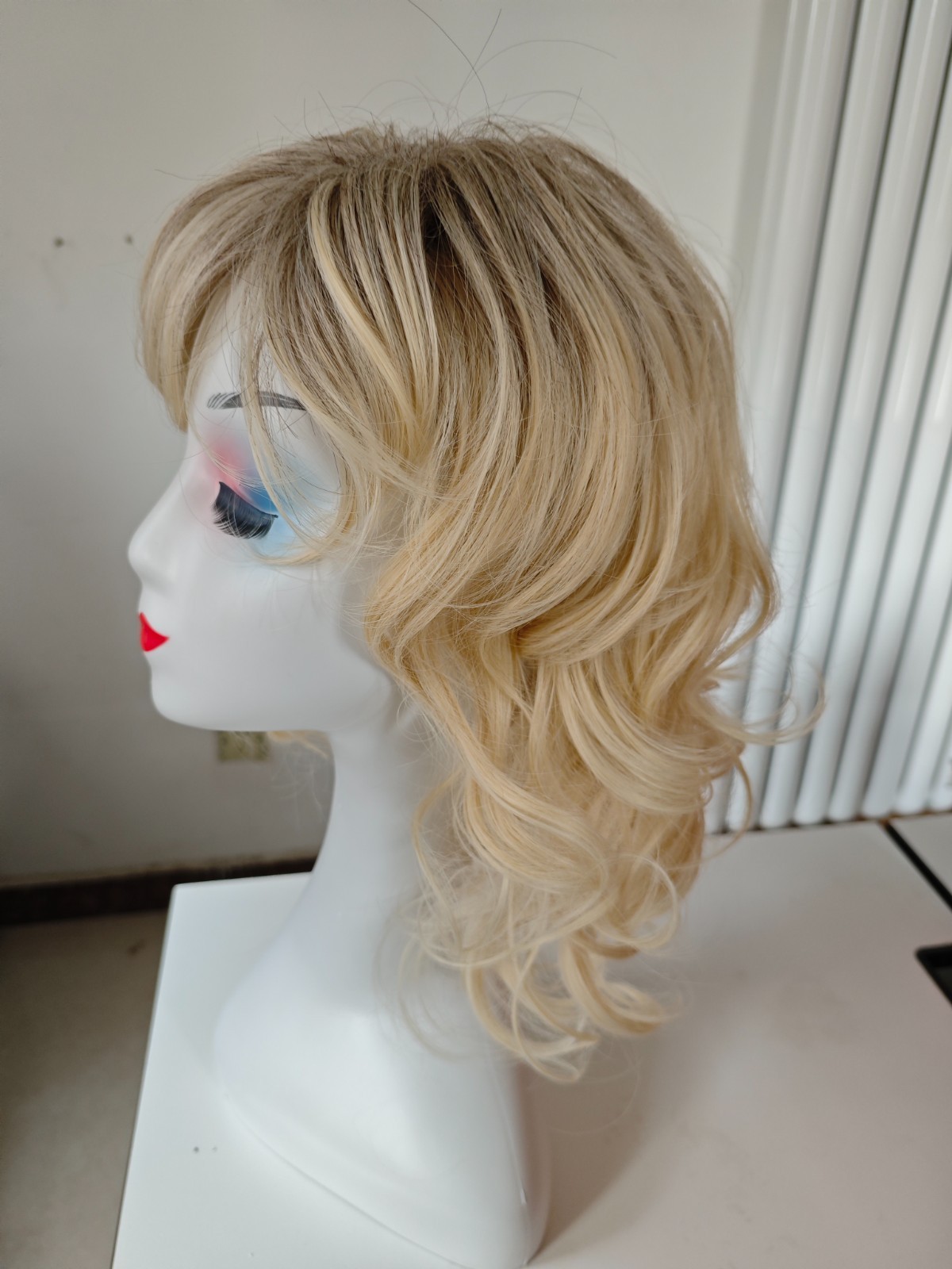 Medium Wavy Dark Roots Blonde 613 Soft Synthetic Hair Wig Women Natural Curly