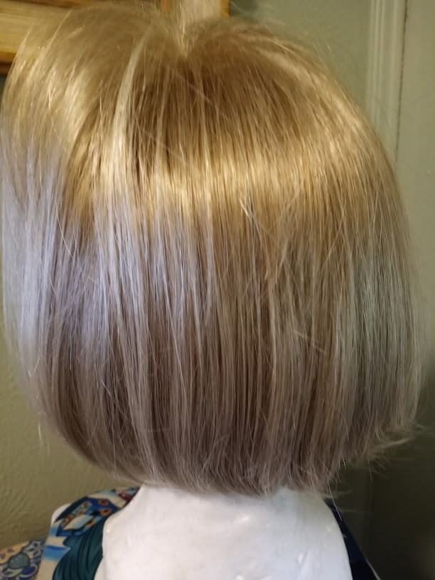 Estetica R25LF123 A-Line Bob Golden Blonde Wig w/ Stretch cap (68)