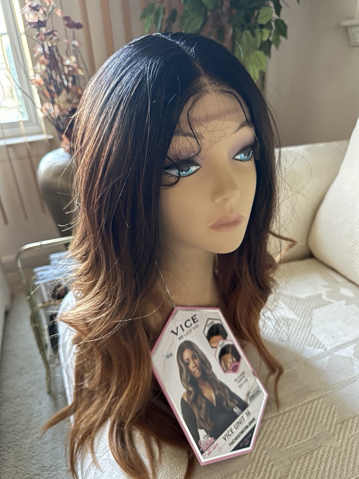 SENSATIONNEL VICE HD LACE WIG UNIT 16. COLOR T4/CHESTNUT BLONDE. PRE-PLUCKED.NWT
