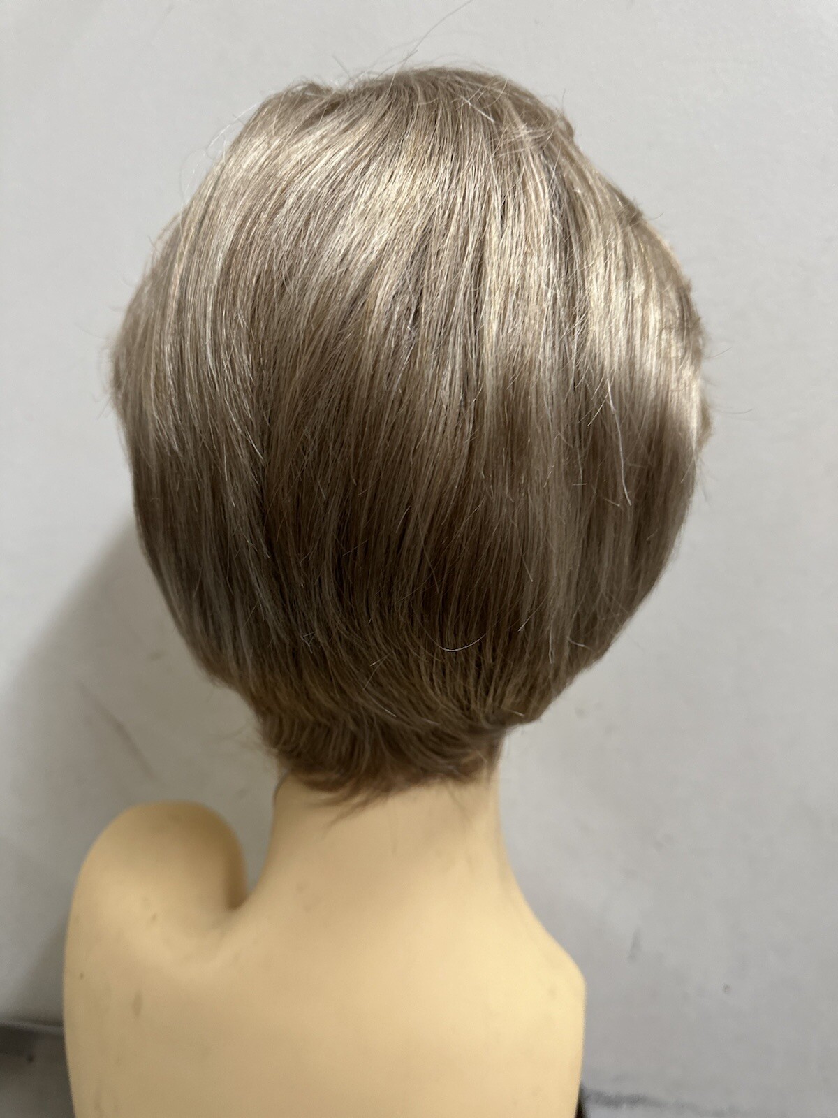 SIMPLY CLASSIC WIG-GABOR-GL16/27SS BUTR BISCUIT-Short Boy cut easy to wear+Style
