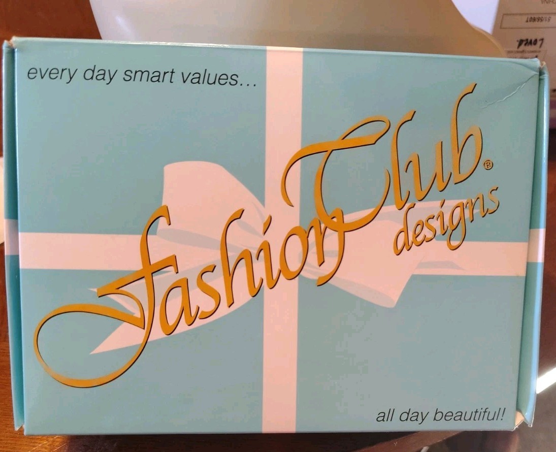 TWC Fashion Club Shortcut Wig Color 365 Dark Blonde Frost NIB Large.