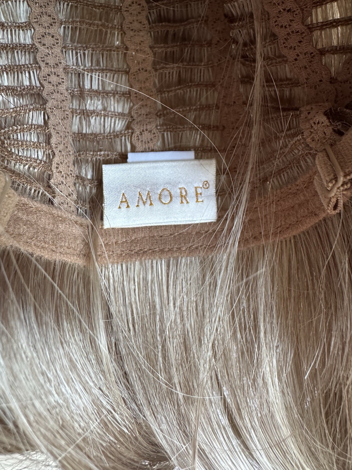 Amore NWOT Synthetic Hair Sugar cane Tatum Wig Blonde