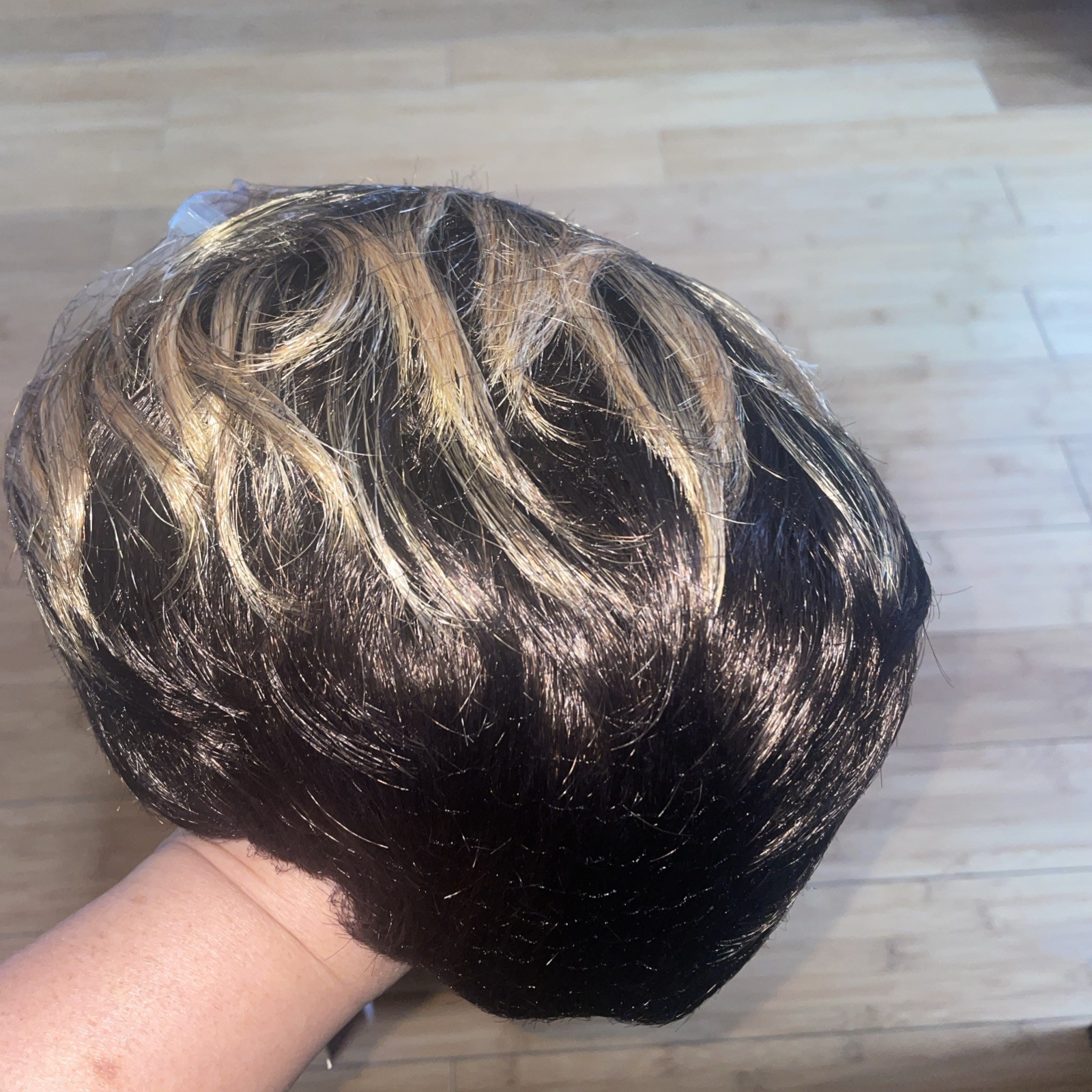 Especially Yours Women Easy Care Wig Color #TT4/24 Size Avg Style Z0283 Broadway