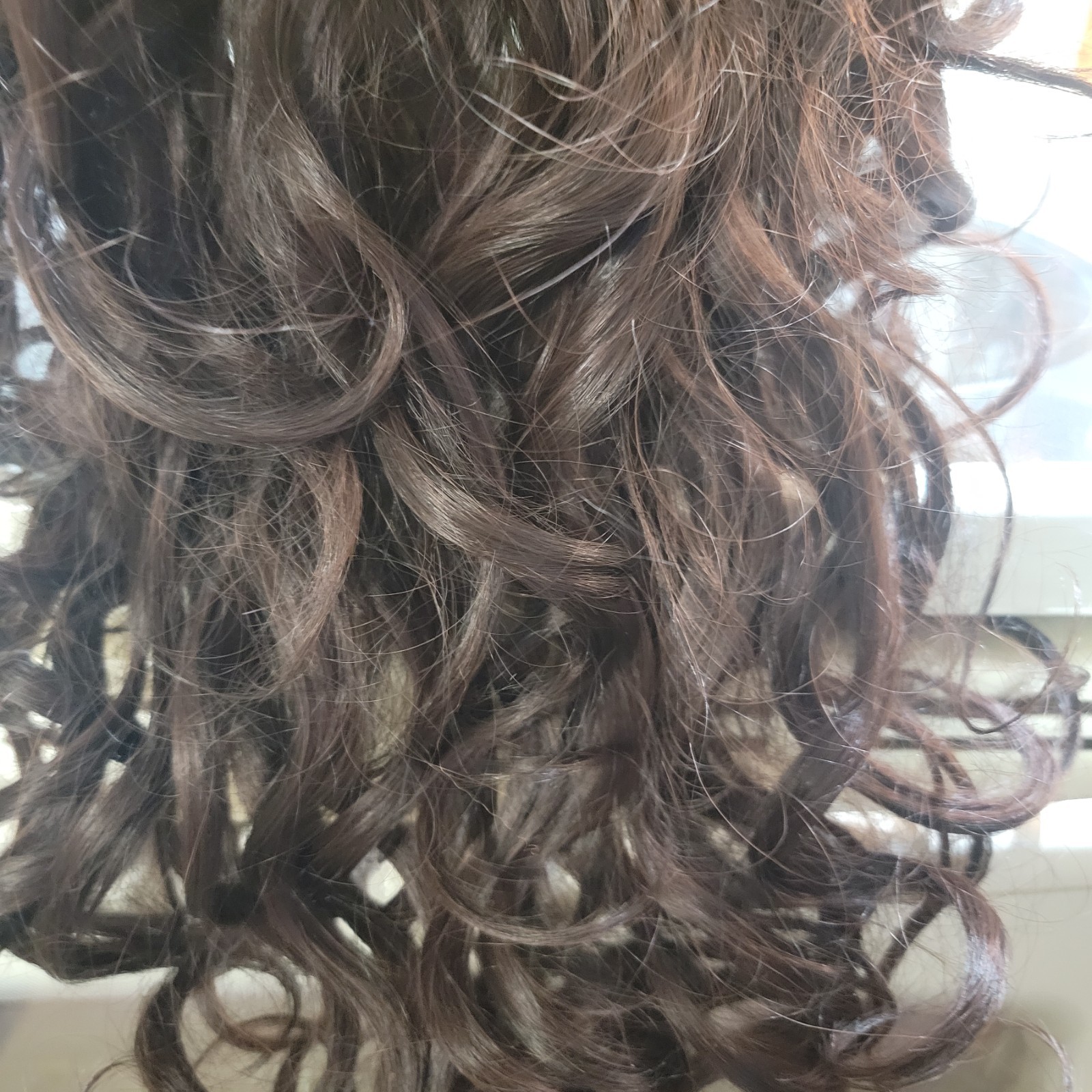 Vintage Elura 100%Mod Acrylic Fiber 21″ Fr Top Center Brunette Long Curly Wig