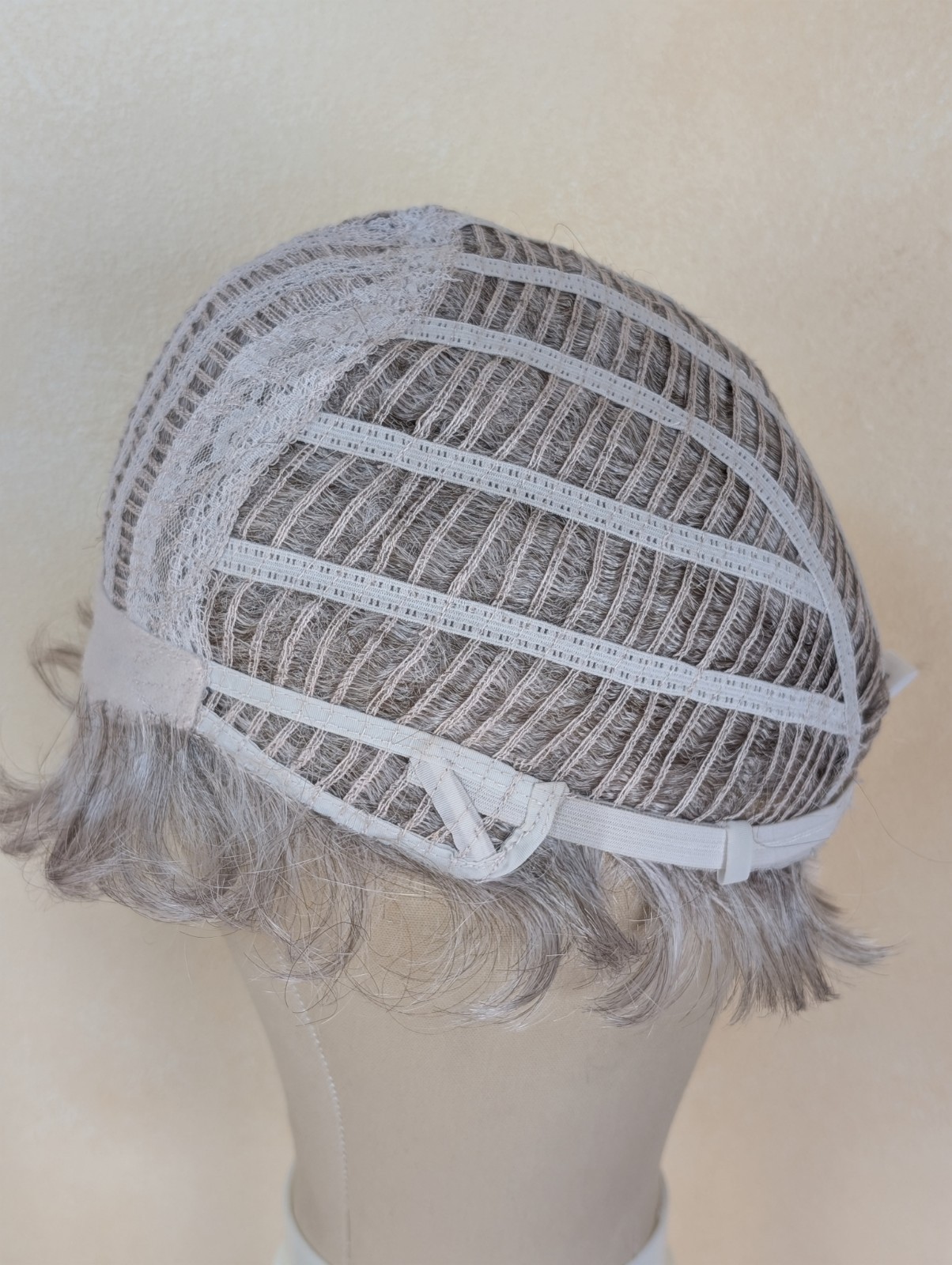 Short Wavy Pixie Wig Silver Gray Ash Blonde Layered Synthetic Avg Fashion Club