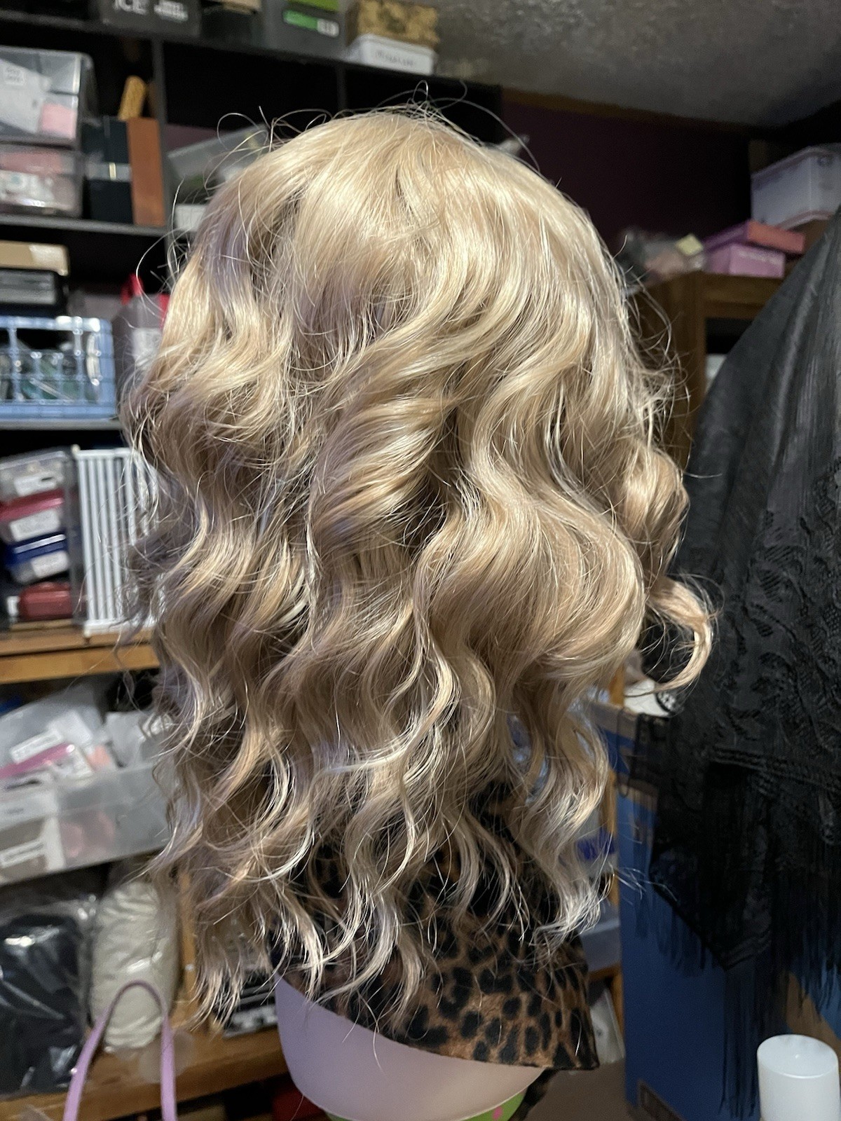 wig 17″ monofilament blond waves classic adjustable cap nwot #1600