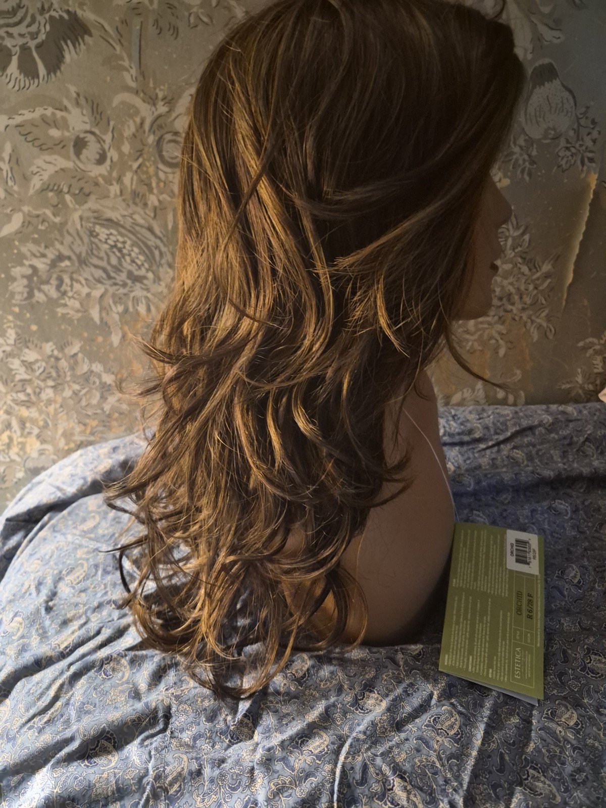 Estetica Designs Orchid R6/28F Wavy Layered Synthetic Wig Classic Cap Women NEW