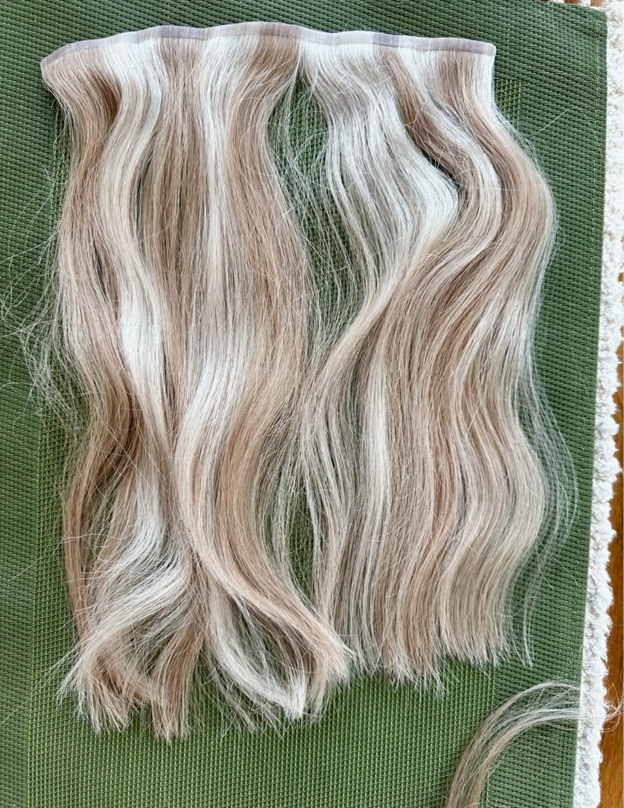 Glam Seamless Hair Extensions 7 Pc. Blonde highlight human remy hair 10-13” READ