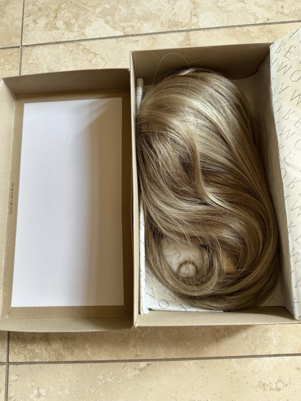 Amore NWOT Synthetic Hair Sugar cane Tatum Wig Blonde