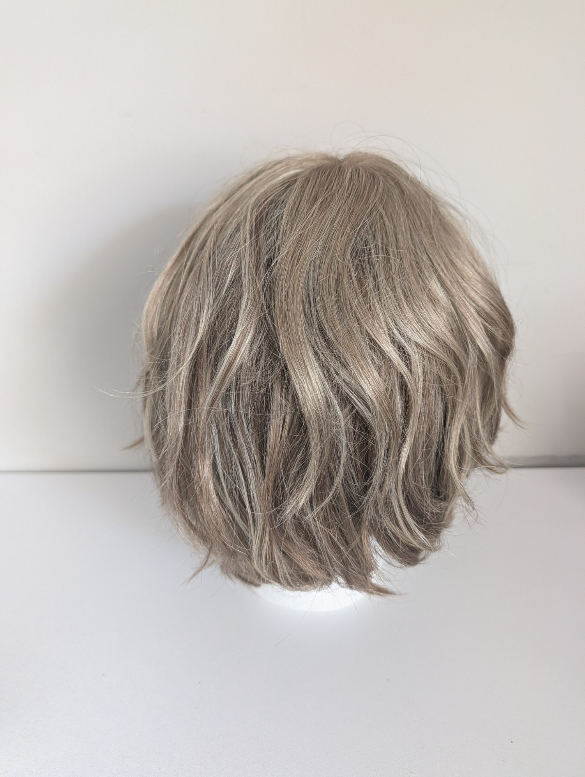 Envy by Alan Eaton Gia Wig DARK BLONDE Textured Bob 100% Kanekalon Fiber w Box