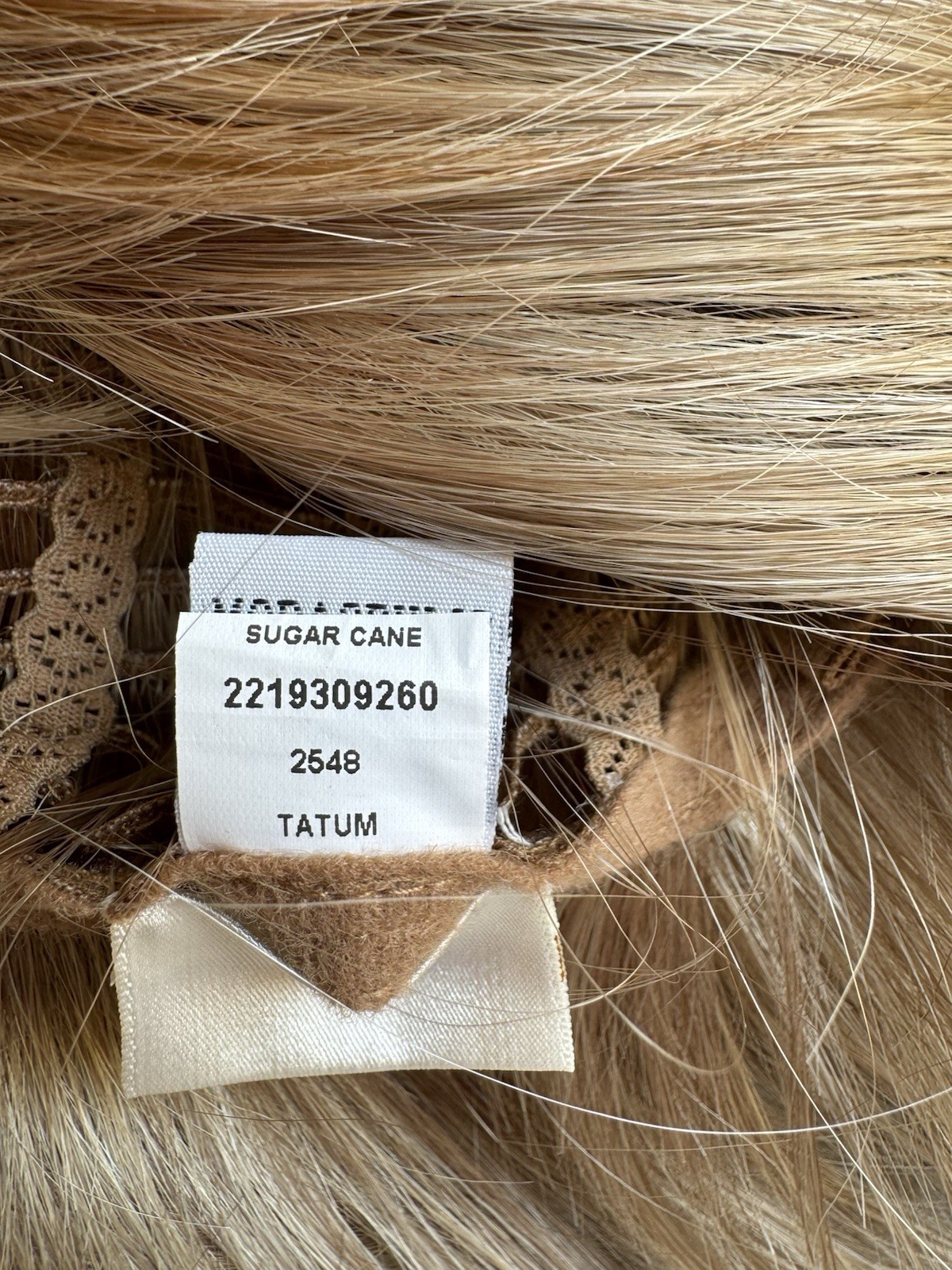 Amore NWOT Synthetic Hair Sugar cane Tatum Wig Blonde