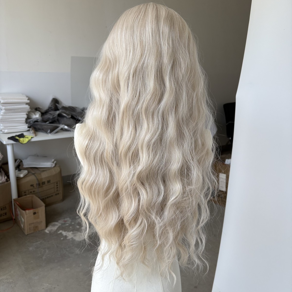 Heat Resistant Hair Highlight Blonde Glue Less Lace Front Wig Long Wavy