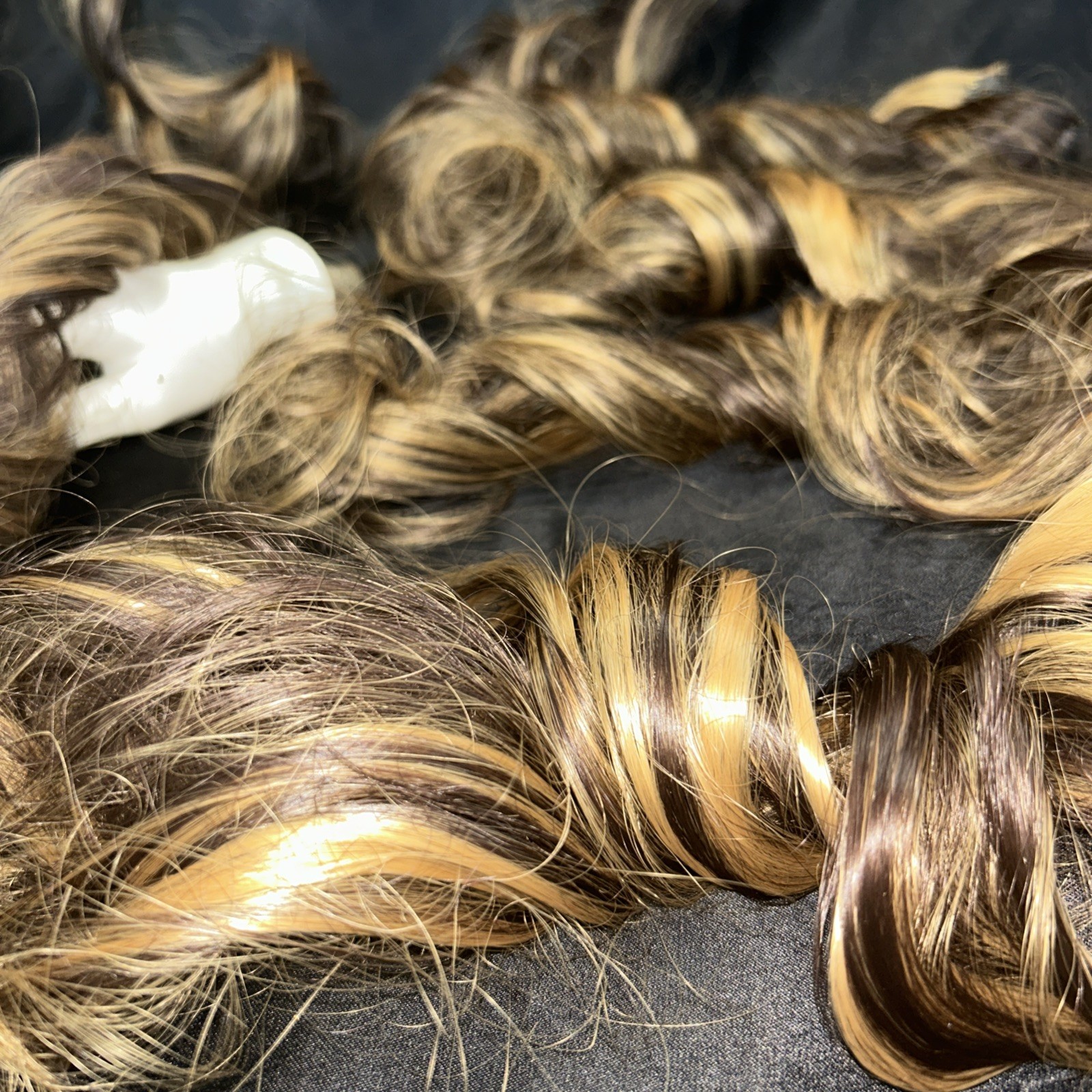Lot Clip In Hair Extensions Brunette Blonde Streaks 24” Long 5 Clip In Pieces