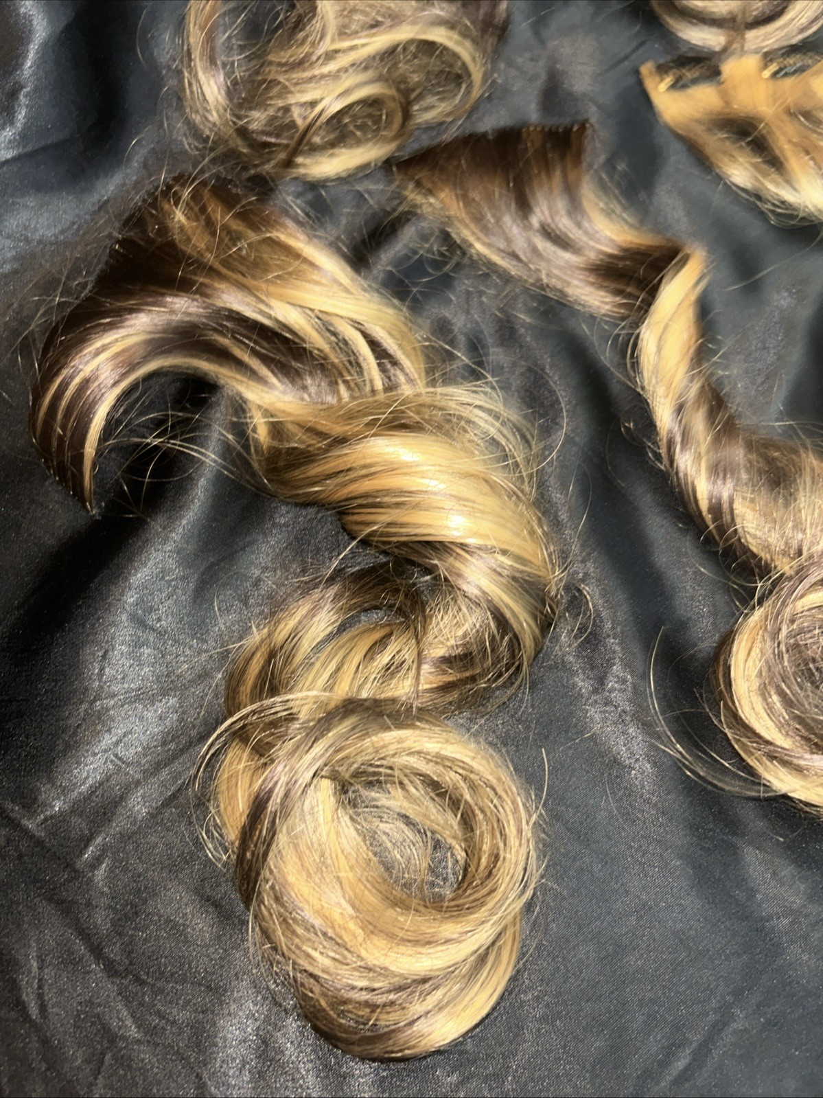 Lot Clip In Hair Extensions Brunette Blonde Streaks 24” Long 5 Clip In Pieces