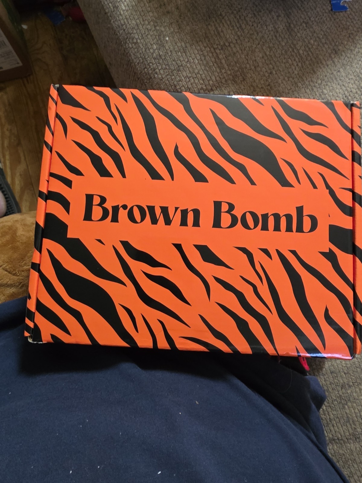 New Brown Bomb Wig Kit Brand New. See Pic For Size And Color