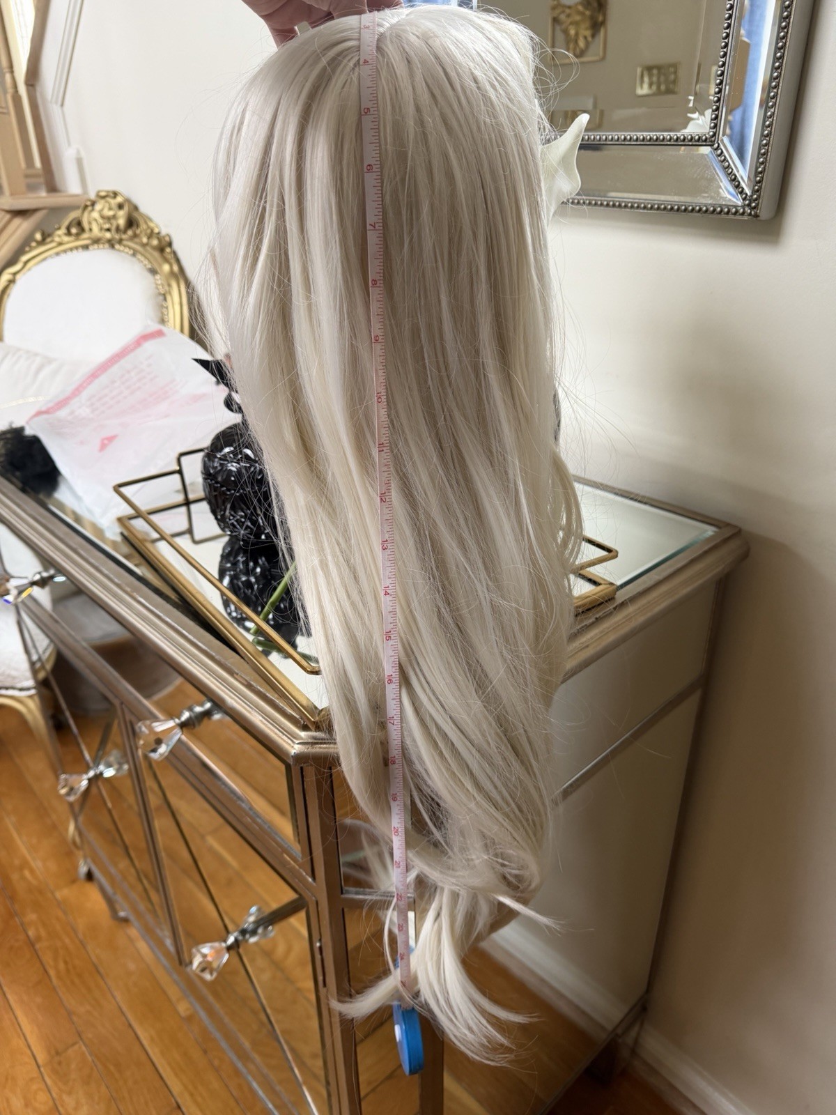 Focus Queen Beauty 26 in Platinum Blond Synthetic Wig Classic Cap Middle-Part