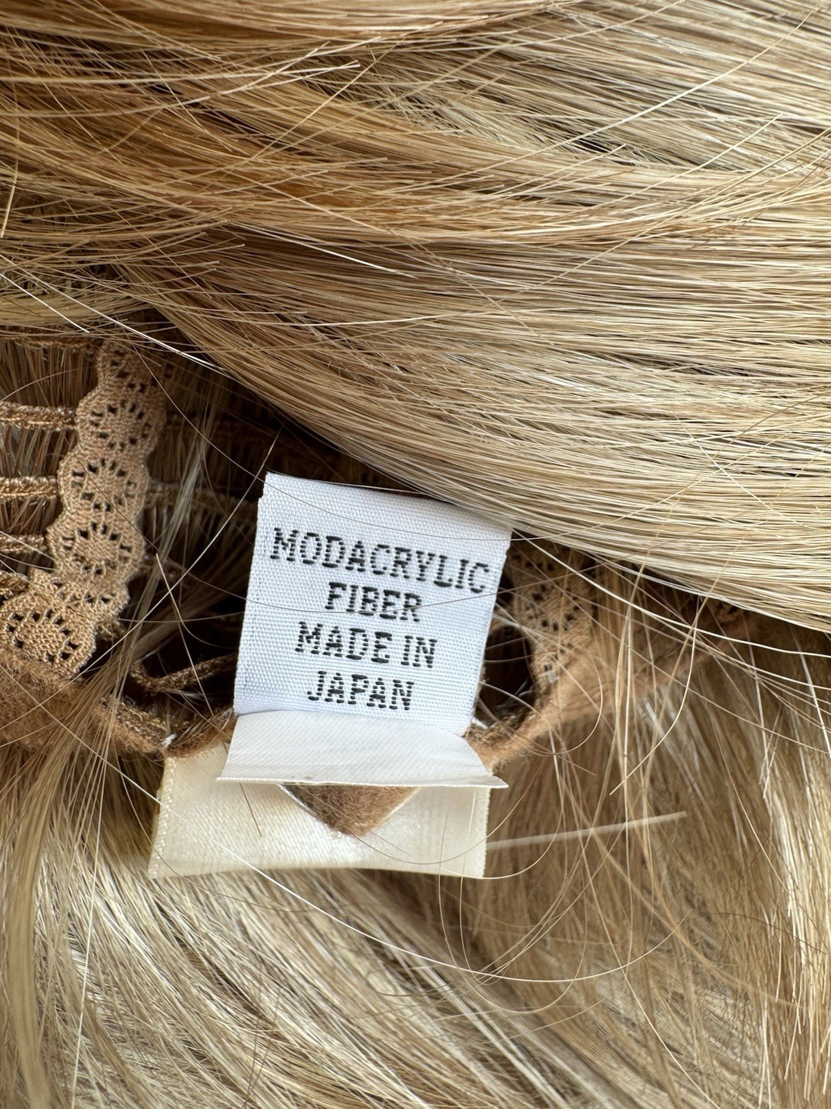 Amore NWOT Synthetic Hair Sugar cane Tatum Wig Blonde