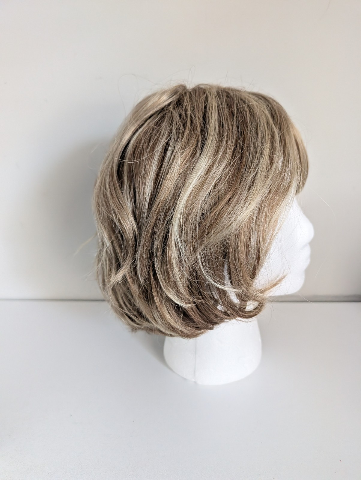 Envy by Alan Eaton Gia Wig DARK BLONDE Textured Bob 100% Kanekalon Fiber w Box