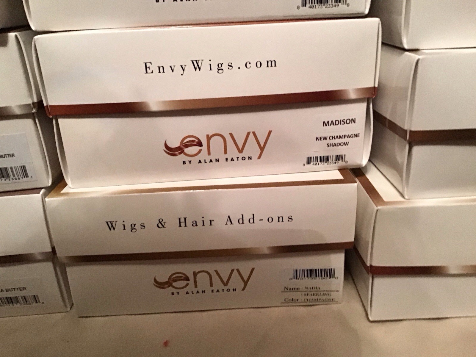 NEW IN BOX BOBBI Wig by ENVY NEW PLATINUM SHADOW Lace Front Mono GORGEOUS